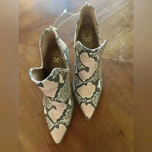 Vince Camuto Shoes - Vince Camuto Leather Uppers Snakeskin Print Sz 9 women’s